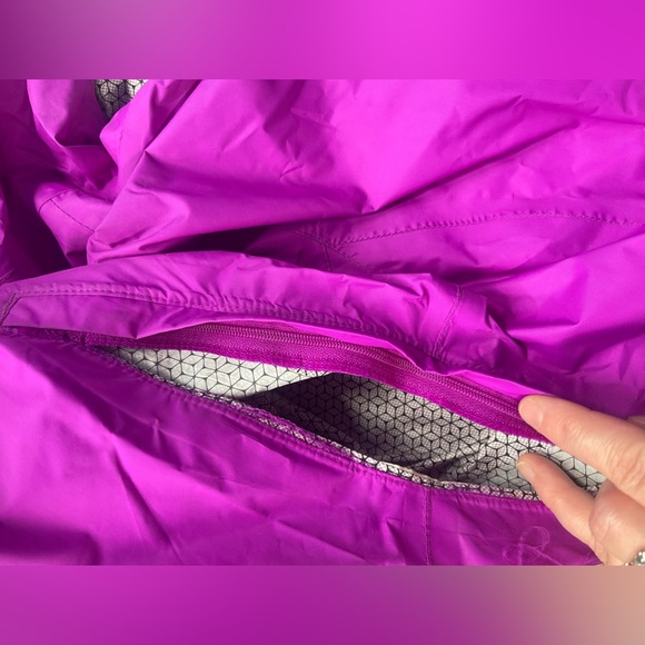 Large Columbia rain Jacket - Picture 6 of 8